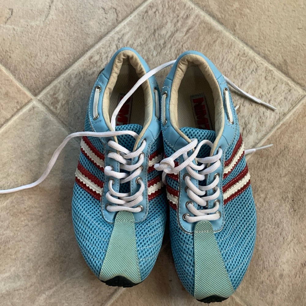 NM70 sneakers in blue with red/white stripe